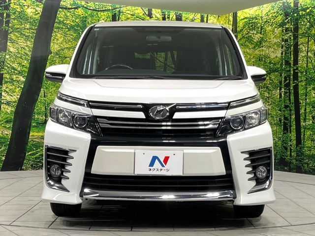 TOYOTA VOXY 4WD 2014