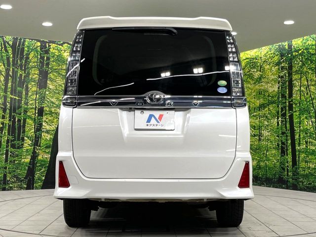 TOYOTA VOXY 4WD 2014