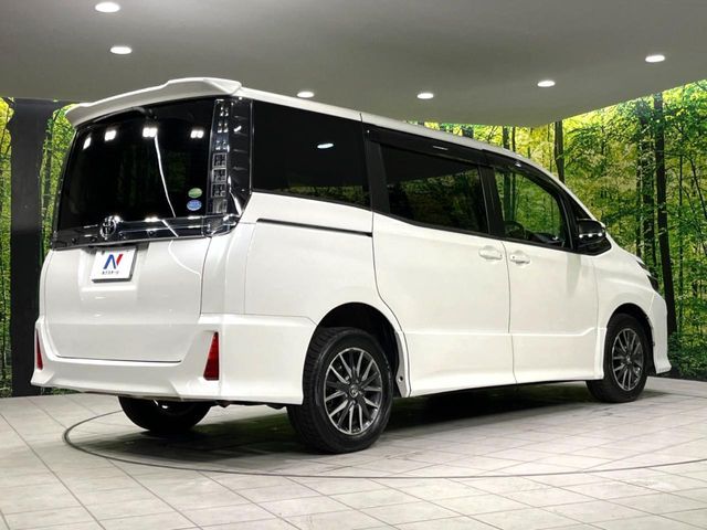 TOYOTA VOXY 4WD 2014