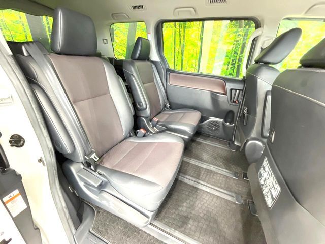 TOYOTA ESQUIRE HYBRID 2016