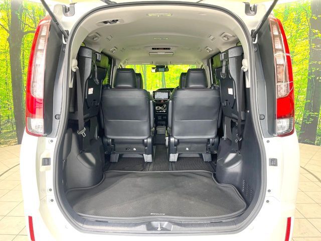 TOYOTA ESQUIRE HYBRID 2016