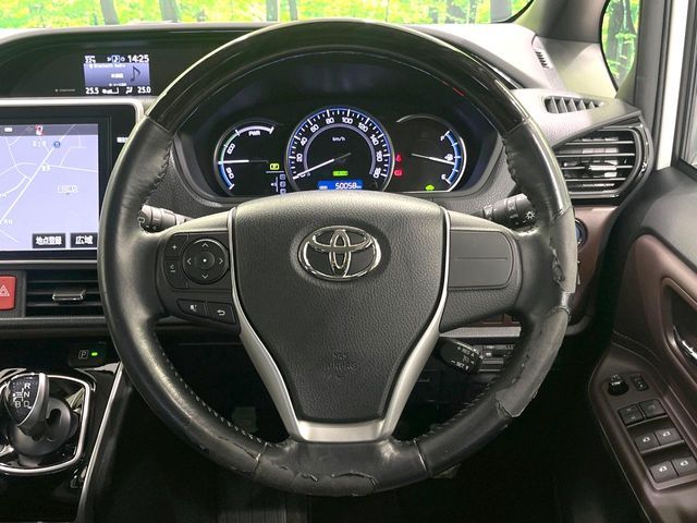 TOYOTA ESQUIRE HYBRID 2016