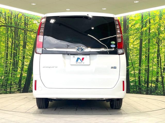 TOYOTA ESQUIRE HYBRID 2016