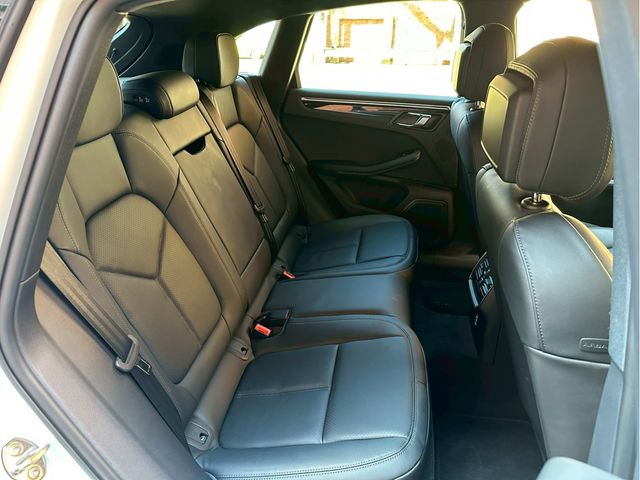 PORSCHE PORSCHE Macan 2023