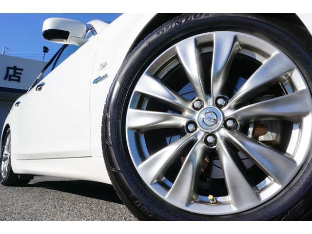 NISSAN FUGA HYBRID 2013