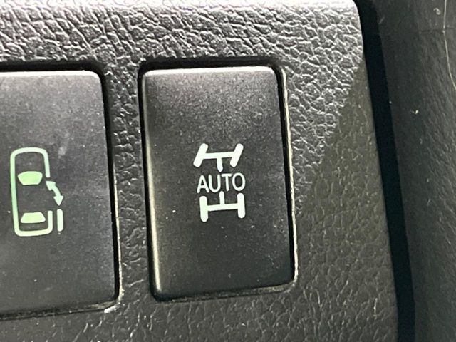 TOYOTA NOAH 4WD 2012