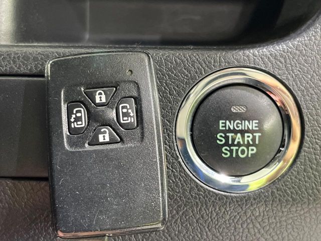 TOYOTA NOAH 4WD 2012