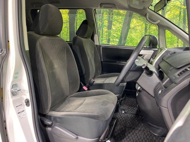 TOYOTA NOAH 4WD 2012