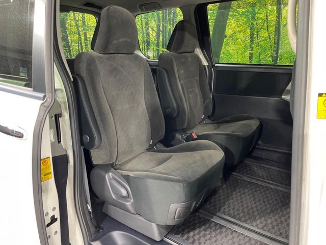 TOYOTA NOAH 4WD 2012