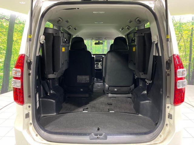 TOYOTA NOAH 4WD 2012