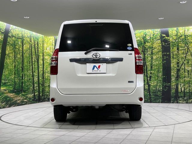 TOYOTA NOAH 4WD 2012