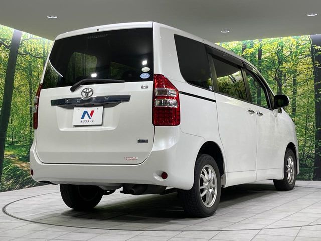 TOYOTA NOAH 4WD 2012