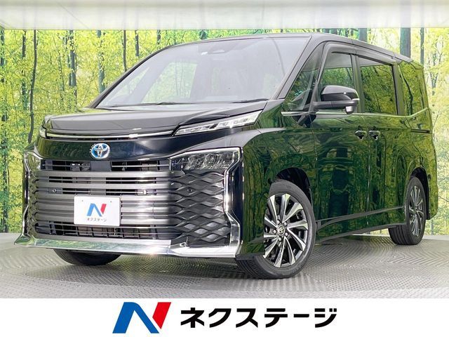 TOYOTA VOXY HYBRID 2022