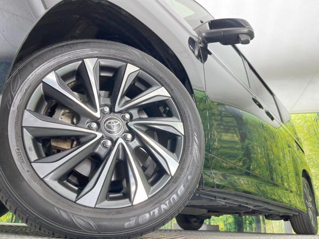 TOYOTA VOXY HYBRID 2022