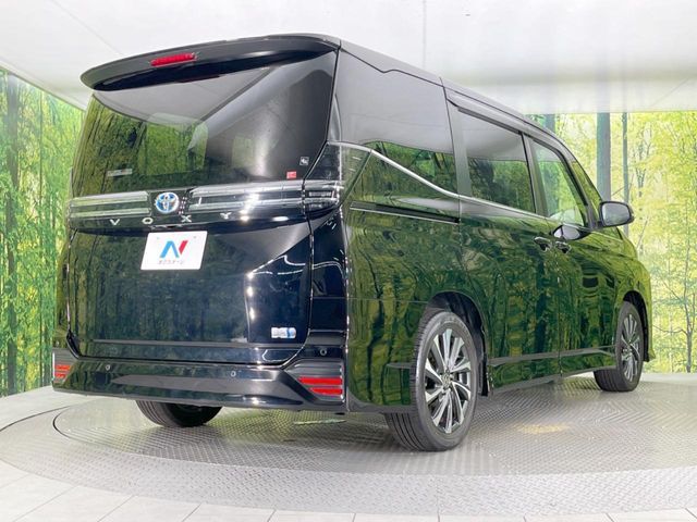 TOYOTA VOXY HYBRID 2022