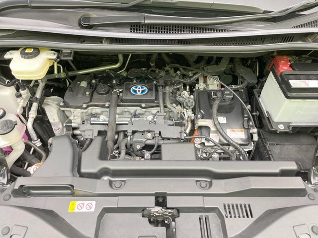 TOYOTA VOXY HYBRID 2022