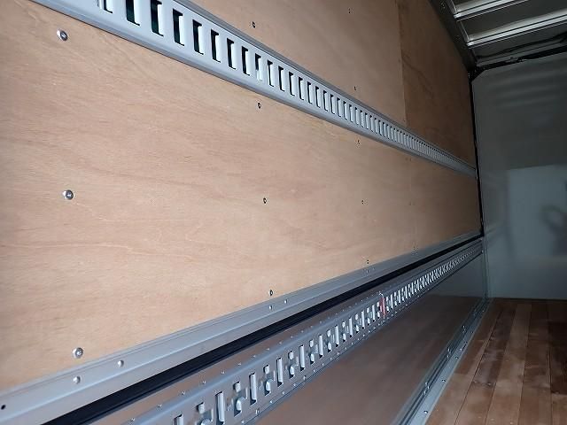 MITSUBISHI CANTER 2025