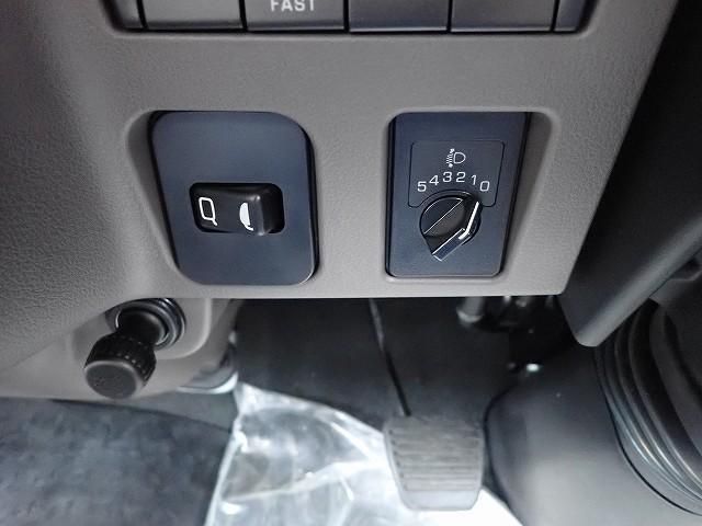 MITSUBISHI CANTER 2025