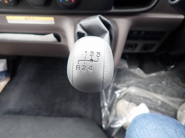 MITSUBISHI CANTER 2025