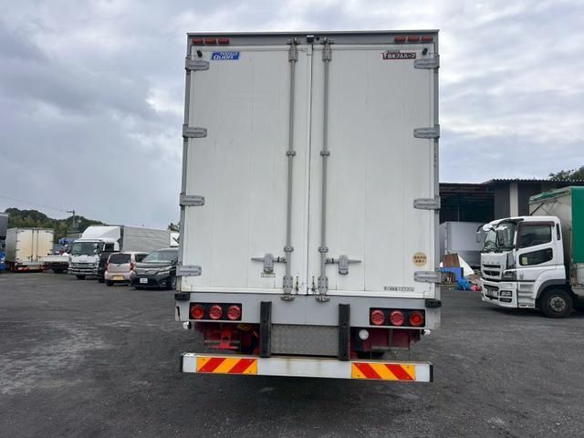 NISSAN DIESEL Quon 2014