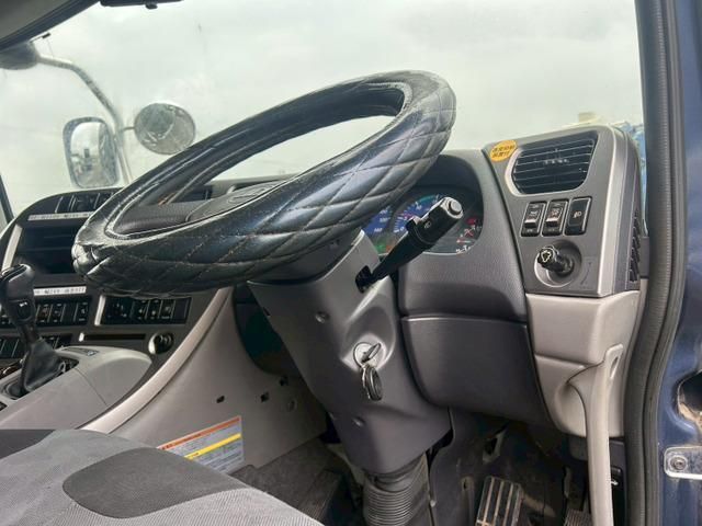 NISSAN DIESEL Quon 2014