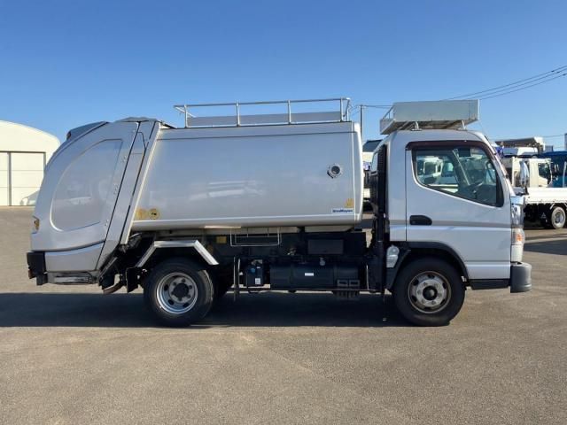 MITSUBISHI CANTER 2016