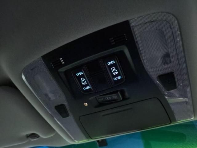 TOYOTA VELLFIRE 2016