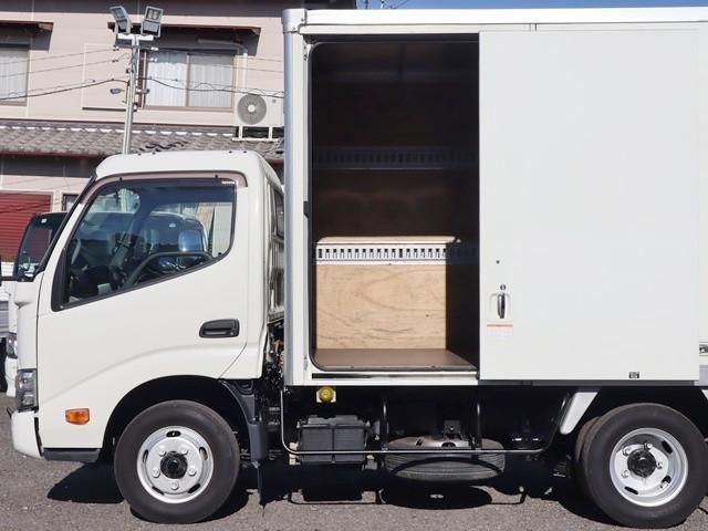 TOYOTA DYNA 2020
