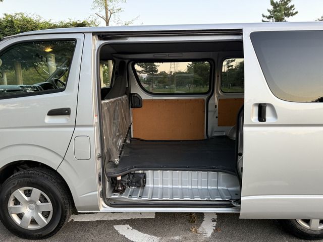 TOYOTA HIACE van 4WD 2014