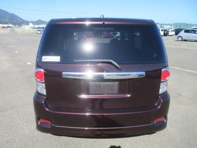 TOYOTA COROLLA RUMION 2011