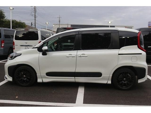 TOYOTA SIENTA HYBRID 2023