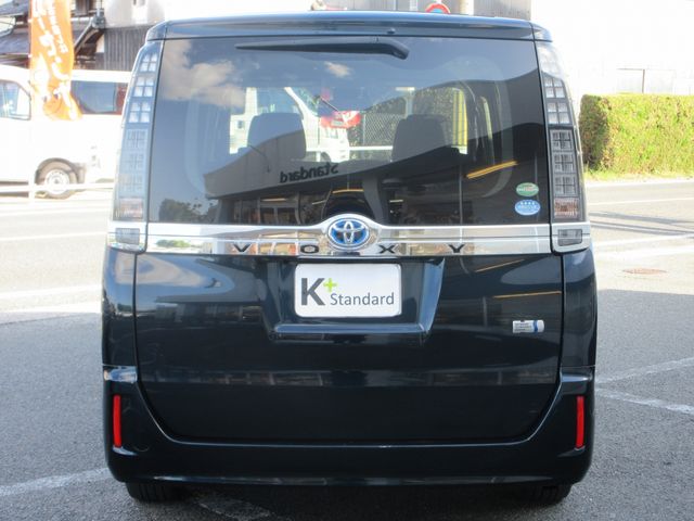 TOYOTA VOXY HYBRID 2016