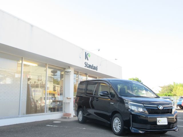 TOYOTA VOXY HYBRID 2016