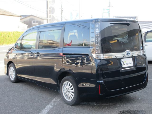 TOYOTA VOXY HYBRID 2016