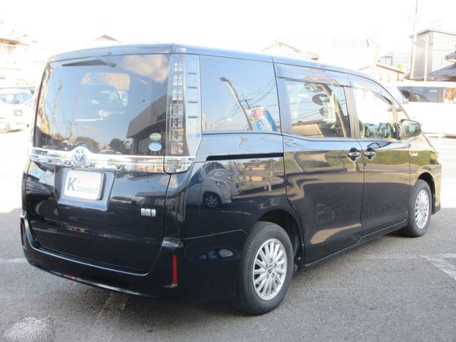 TOYOTA VOXY HYBRID 2016