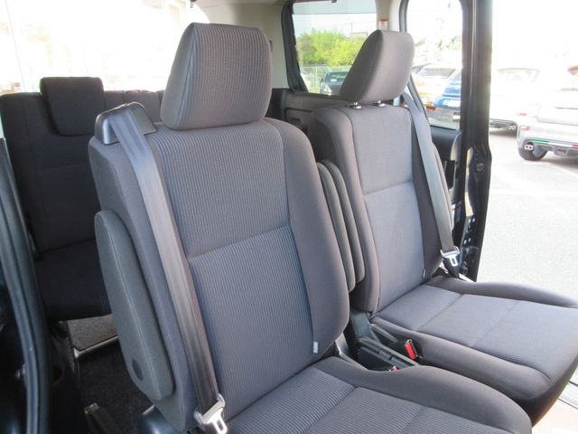 TOYOTA VOXY HYBRID 2016