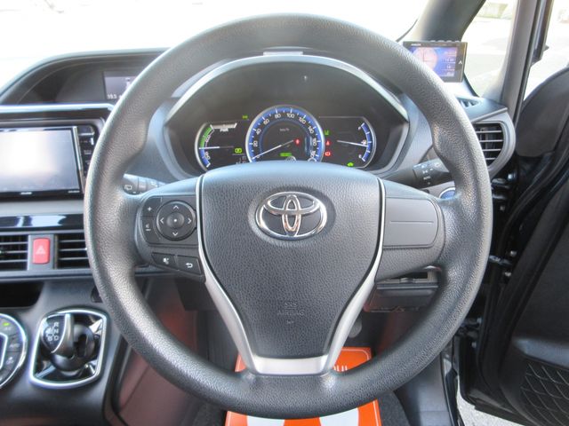 TOYOTA VOXY HYBRID 2016