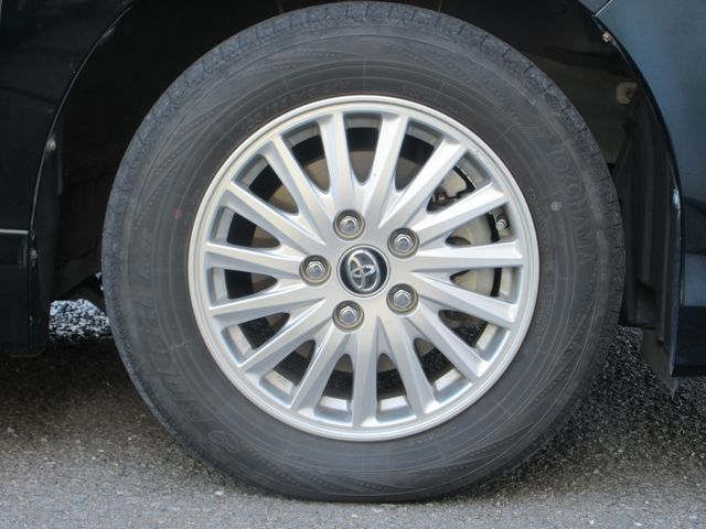 TOYOTA VOXY HYBRID 2016