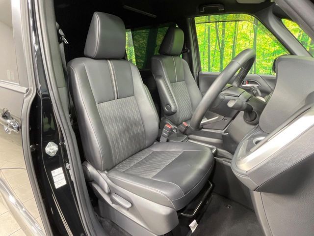 TOYOTA NOAH HYBRID 2023