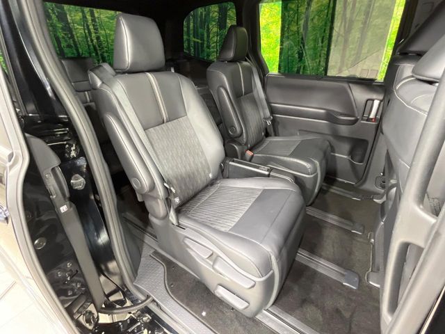 TOYOTA NOAH HYBRID 2023