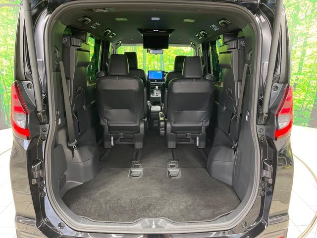 TOYOTA NOAH HYBRID 2023