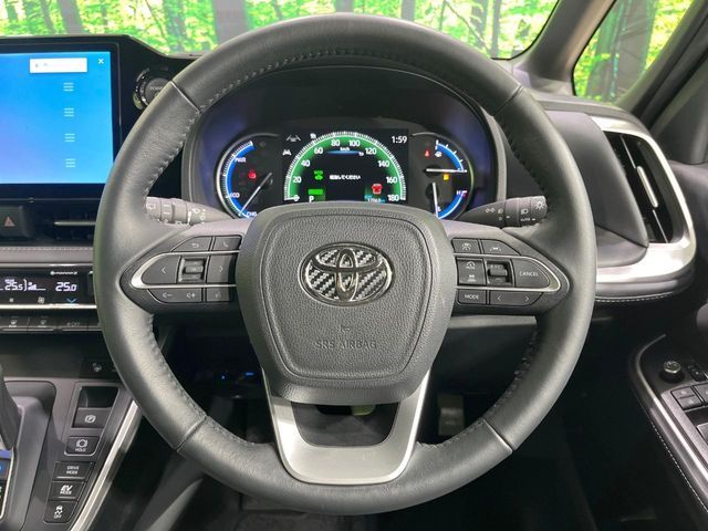 TOYOTA NOAH HYBRID 2023