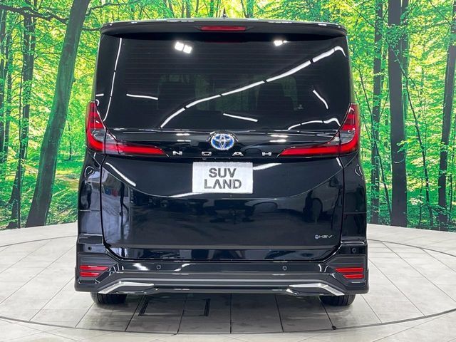 TOYOTA NOAH HYBRID 2023