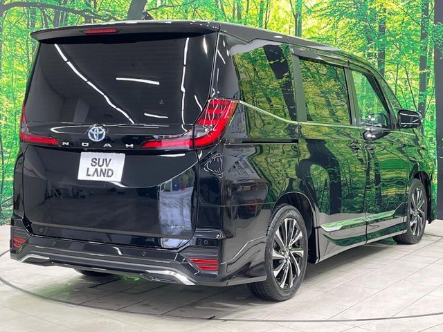 TOYOTA NOAH HYBRID 2023