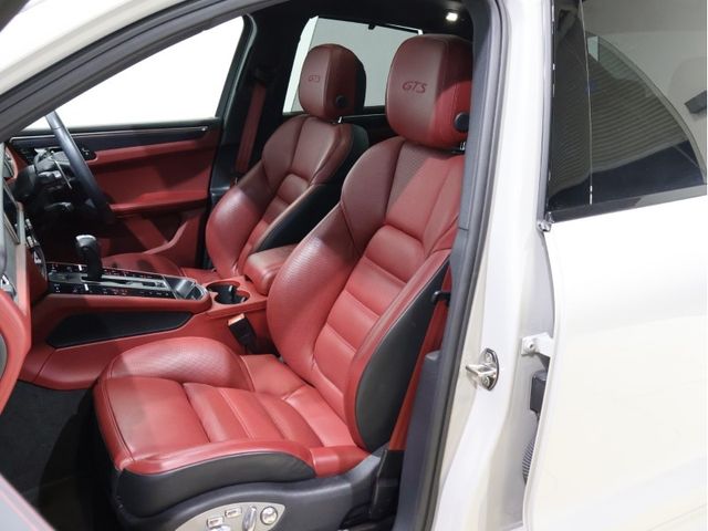 PORSCHE PORSCHE Macan 2023