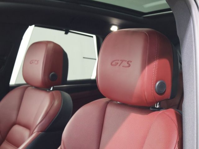 PORSCHE PORSCHE Macan 2023