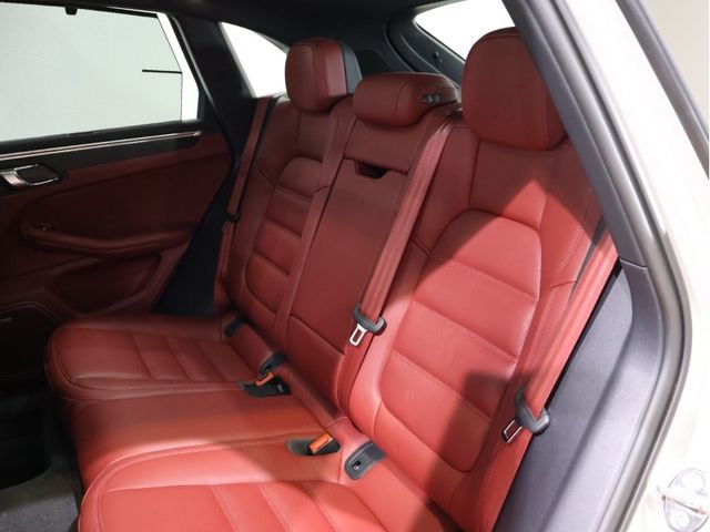 PORSCHE PORSCHE Macan 2023