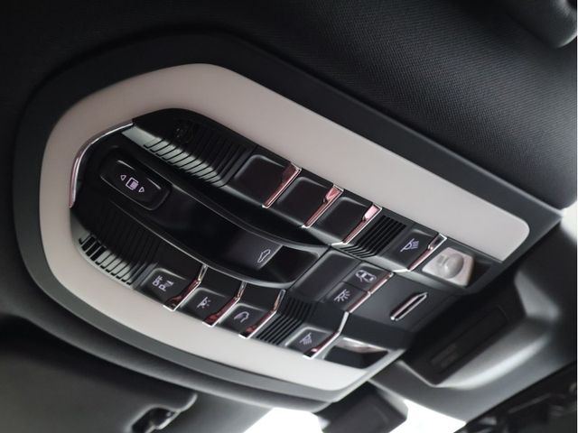 PORSCHE PORSCHE Macan 2023