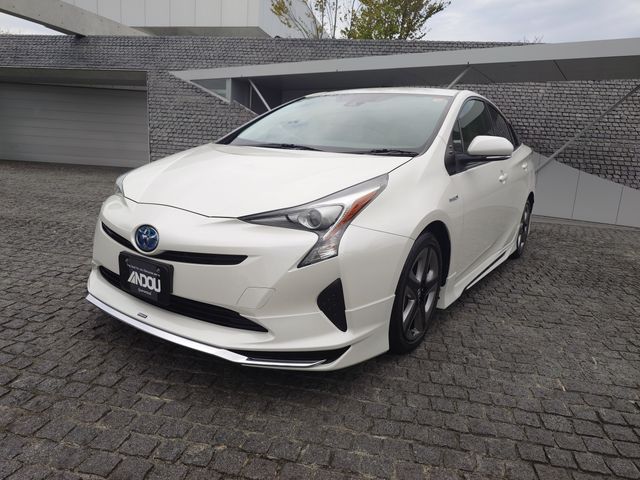 TOYOTA PRIUS 2018