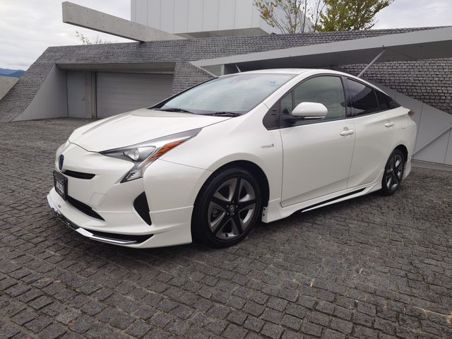 TOYOTA PRIUS 2018